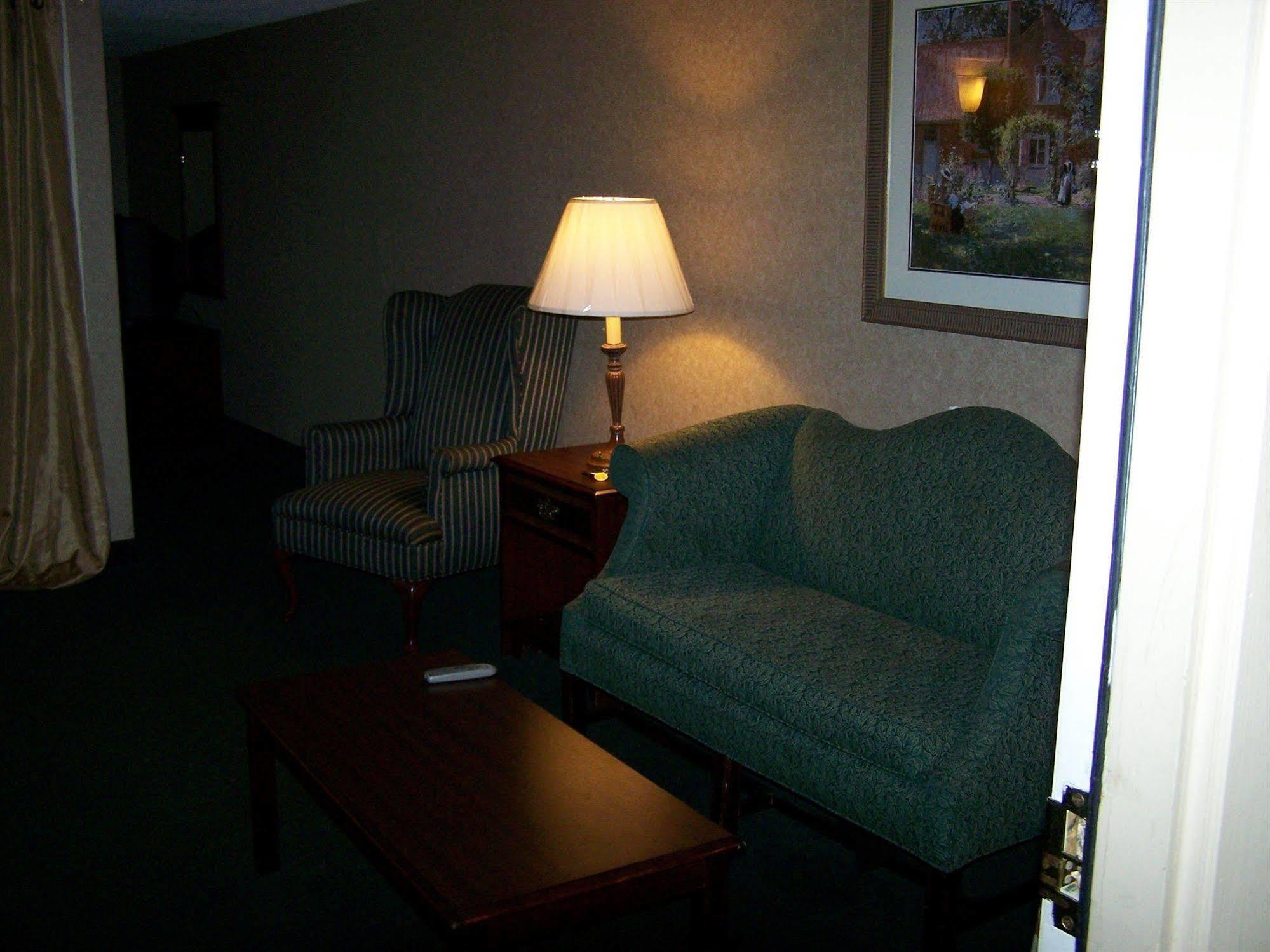 Seasons Inn And Suites 史密斯堡 外观 照片